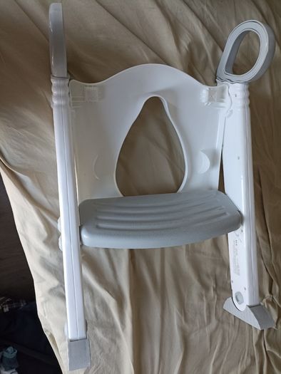 Toilet seat