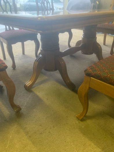 Oak dining table & 6 chairs