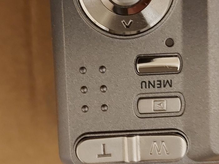PENTAX 7 Megapixels Digital Camera, takes 2 AA Batterys, works fine, in very good cosmetic condition