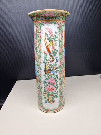 Hand Painted Chinese Porcelain Vase  26 cm Tall