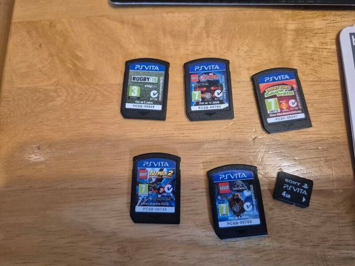 Psvita Games Bundle  + case + screen protector