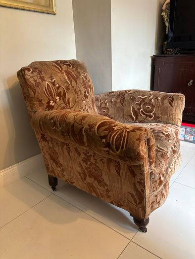 Sofa and 2 matching armchairs