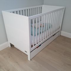 Beautiful childrens cot white - Mamas and Papas Yale Cot / Cot-bed (and extras)
