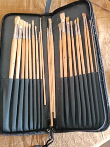 Long paintbrush case with brush set
