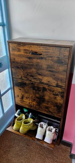 Shoe cabinet