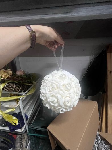 flowers ball foam with diamond pins