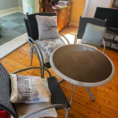 garden table and chairs