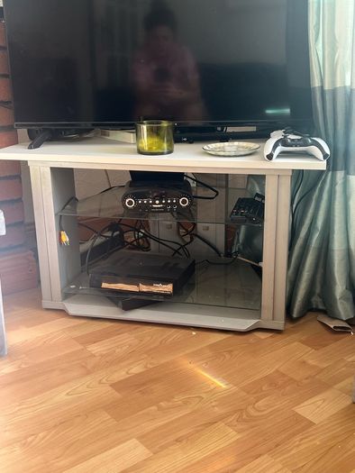 Free tv stand