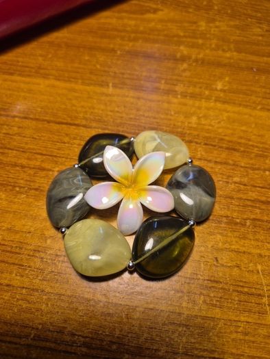 Modern Green Bracelet with a White Flowery Clip