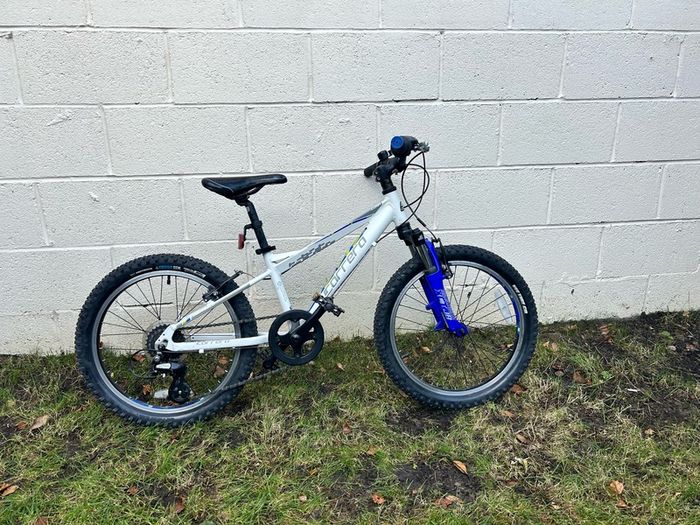 Carrera Luna Junior Mountain Bike 20" wheel