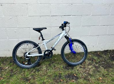 Carrera Luna Junior Mountain Bike 20" wheel