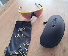 oakley tdf spharea glasess 2025