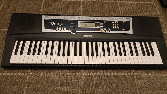 Yamaha portable piano keyboard YPT-210