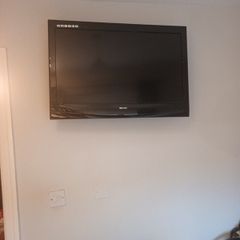 Walker TV & Remote.   Size 32".