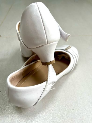 size 33 (1) girls white mid heel princess shoes