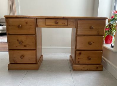 Traditional Pine Desk / Writing Desk /Dresser