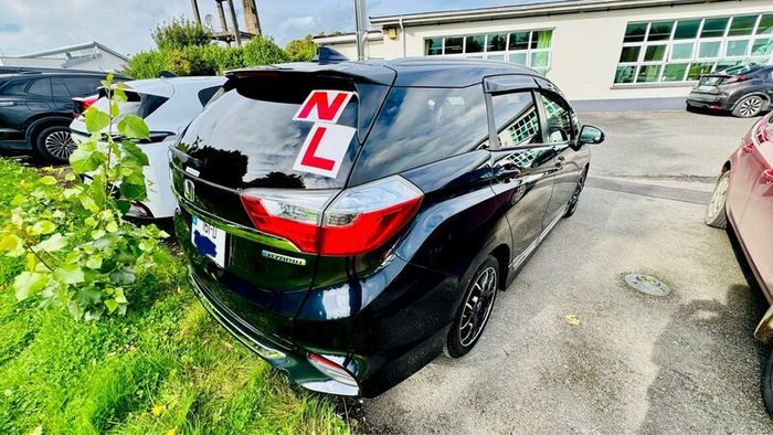 Honda Shuttle Hybrid Z 2016