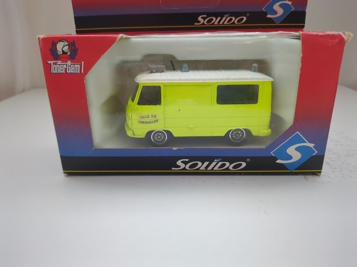 Vintage Solido Peugeot J9 "Ville de Versailles