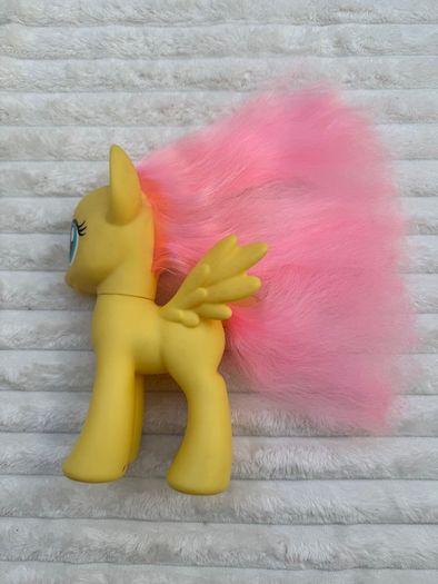My Little Pony Styling approx. 21 cm.  Fluttershy Brushable Pony 2013 Used Please see photos