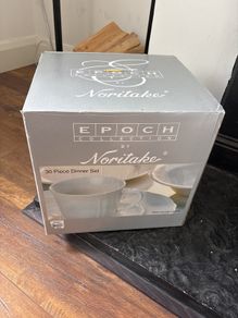 dinner set 30 piece. White.
