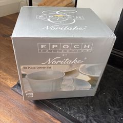 dinner set 30 piece. White.