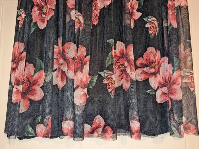 Stunning floral midi skirt from Zuiki