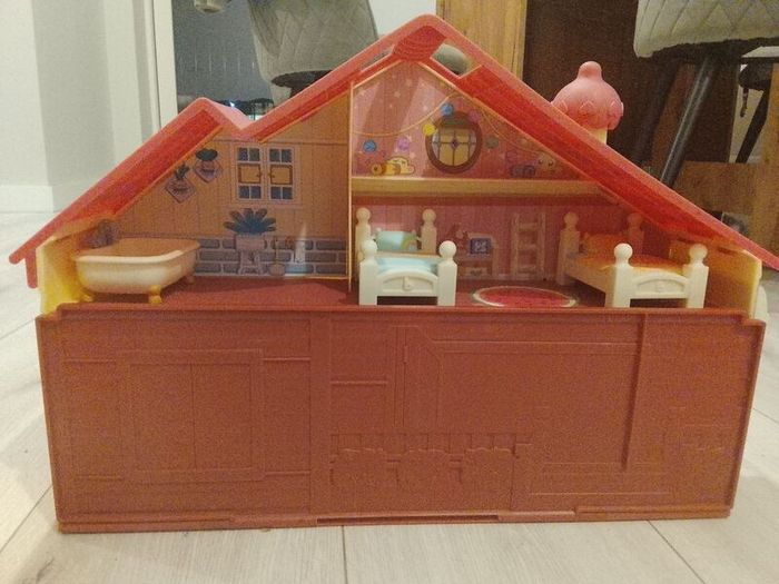 Bluey house and accessories
