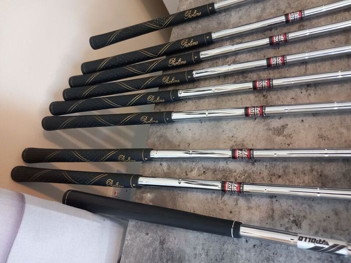 golf Set. golf clubs and bag.  Golf balls