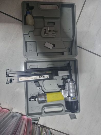 Air power staple gun