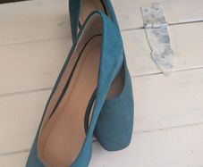 Ladies shoes,green,size 5.