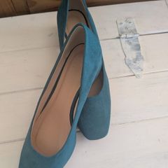 Ladies shoes,green,size 5.