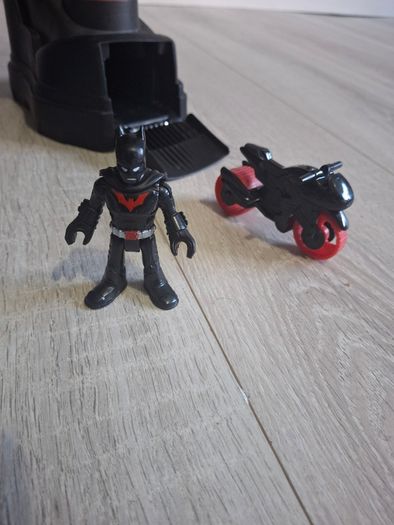 Fisher-Price ImaginextDC Super Friends Batbot Xtreme--Red/Black