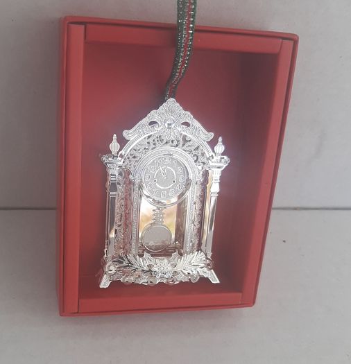 New newbridge Christmas collectable clock