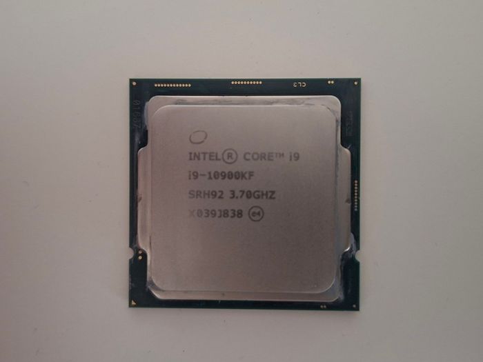 Intel Core i9-10900KF - Core i9 10th Gen Comet Lake 10-Core 3.7 GHz LGA 1200 125W Desktop CPU Processor
