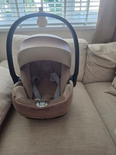 cybex new model beige with specific isofix for this car seat