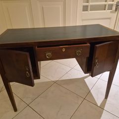 Late 19c French mahogany desk