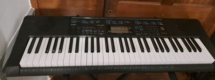 Casio keyboard with stand