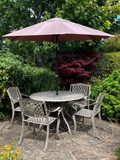 Cast Aluminium Garden Set & Umbrella (x2)
