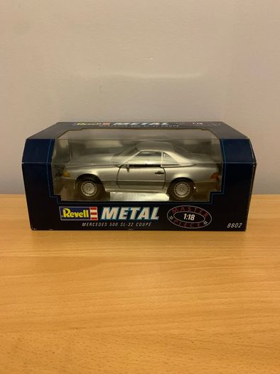 Mercedes 500 SL 32 Coupe 1/18 Revell Metal Model Car