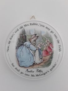 WEDGWOOD Beatrix Potter "Peter Rabbit" Wall Plaque