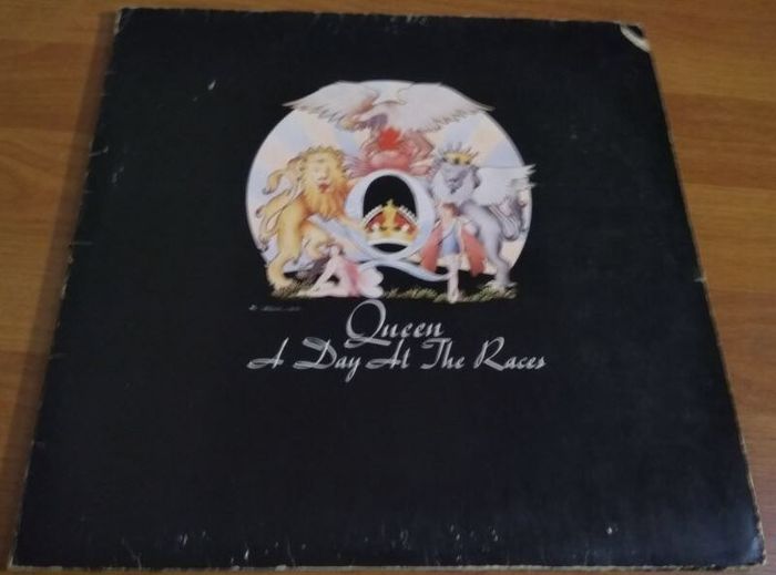 lP Vinil - Queen. 9 Albums + 2 Solo albums. In good condition.
