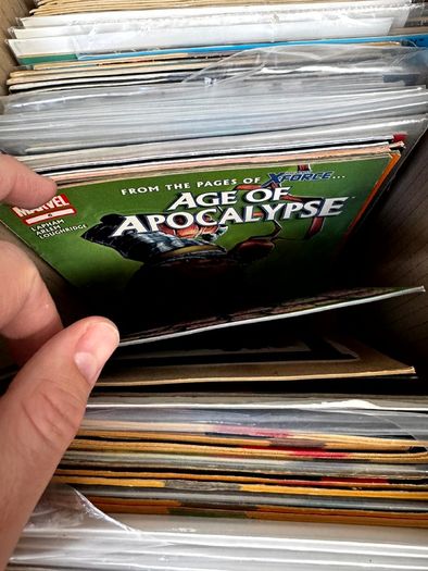 Marvel & DC Long Comic Box w 300 comics for Sale