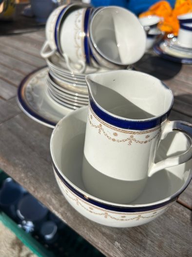 Vintage china pieces