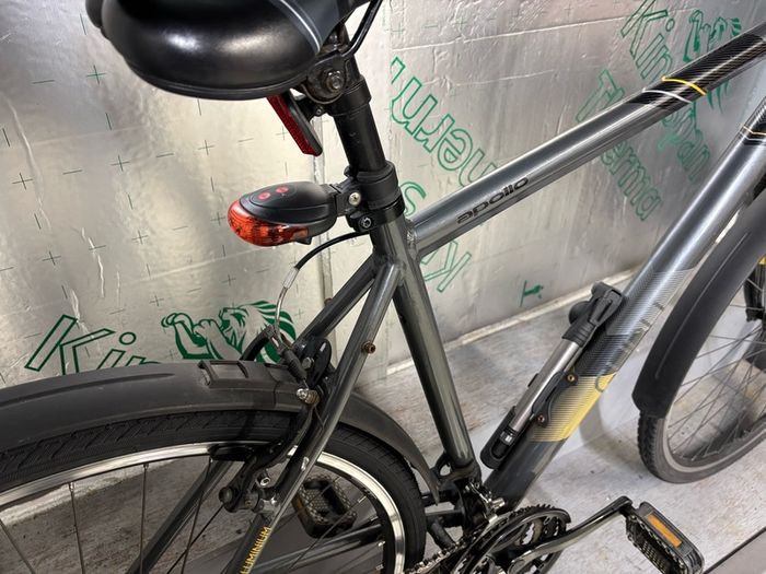 Apollo Guru Gents hybrid bike with lock, mudguards and lights