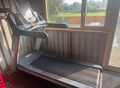 Commercial treadmill Precor P80