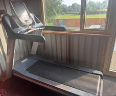 Commercial treadmill Precor P80