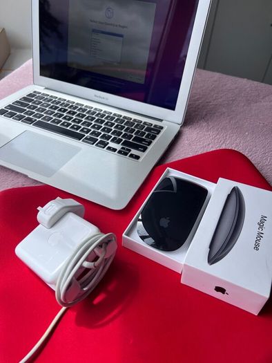 Apple MacBook Air 13 256GB SSD + Accessories