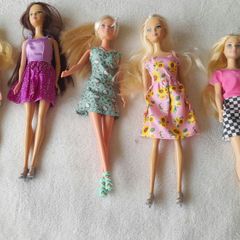 Barbie dolls x 5
