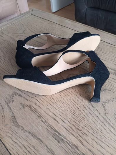 Elegant Black Peep-Toe Shoes