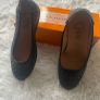 1,000  pairs of women's shoes Image 6